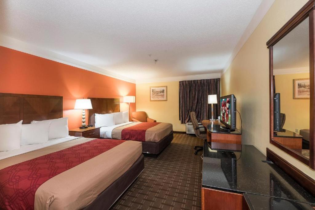 My Home & Suites Madison Ga Extérieur photo