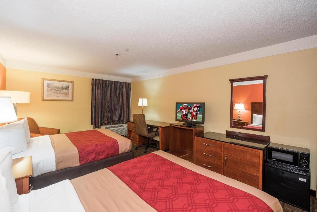 My Home & Suites Madison Ga Extérieur photo