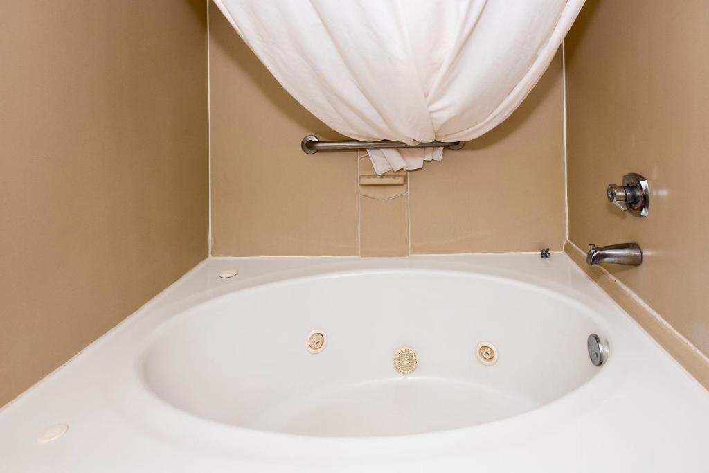 My Home & Suites Madison Ga Extérieur photo